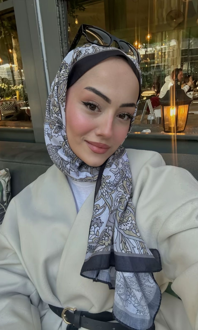 İzmit Escort Melis ile Enerji ve Zarafetin Uyumu